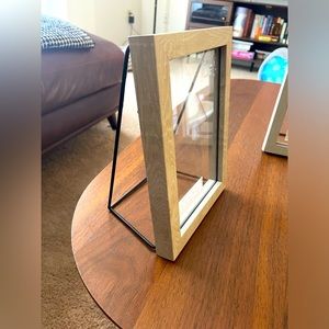 Cute photo/picture frame with geometric stand - size 5x7